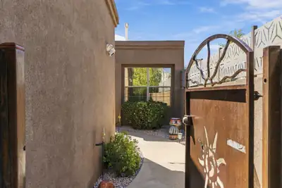 9916 Lagrima De Oro Road NE, Albuquerque, NM 87111 