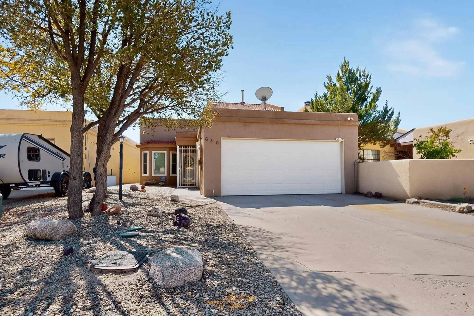 630 Lakeview Circle SE, Rio Rancho, NM 87124