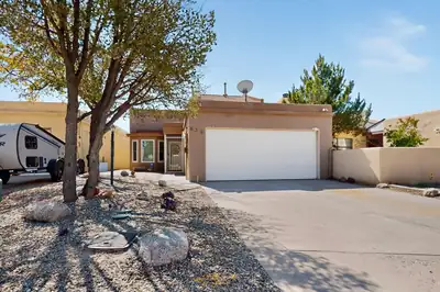 630 Lakeview Circle SE, Rio Rancho