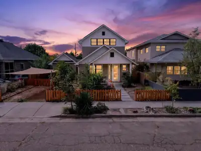 1025 Forrester Street NW, Albuquerque, NM 87102 