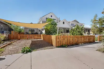 1025 Forrester Street NW, Albuquerque, NM 87102 