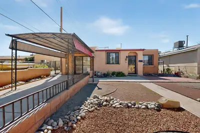 406 Smith Avenue SE, Albuquerque, NM 87102 