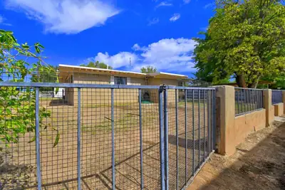 1743 Van Court SW, Albuquerque, NM 87105 