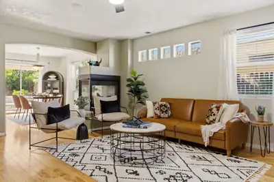 1235 8th Street NW B, Albuquerque, NM 87102 