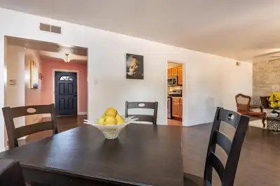 2825 Texas Street NE, Albuquerque, NM 87110 