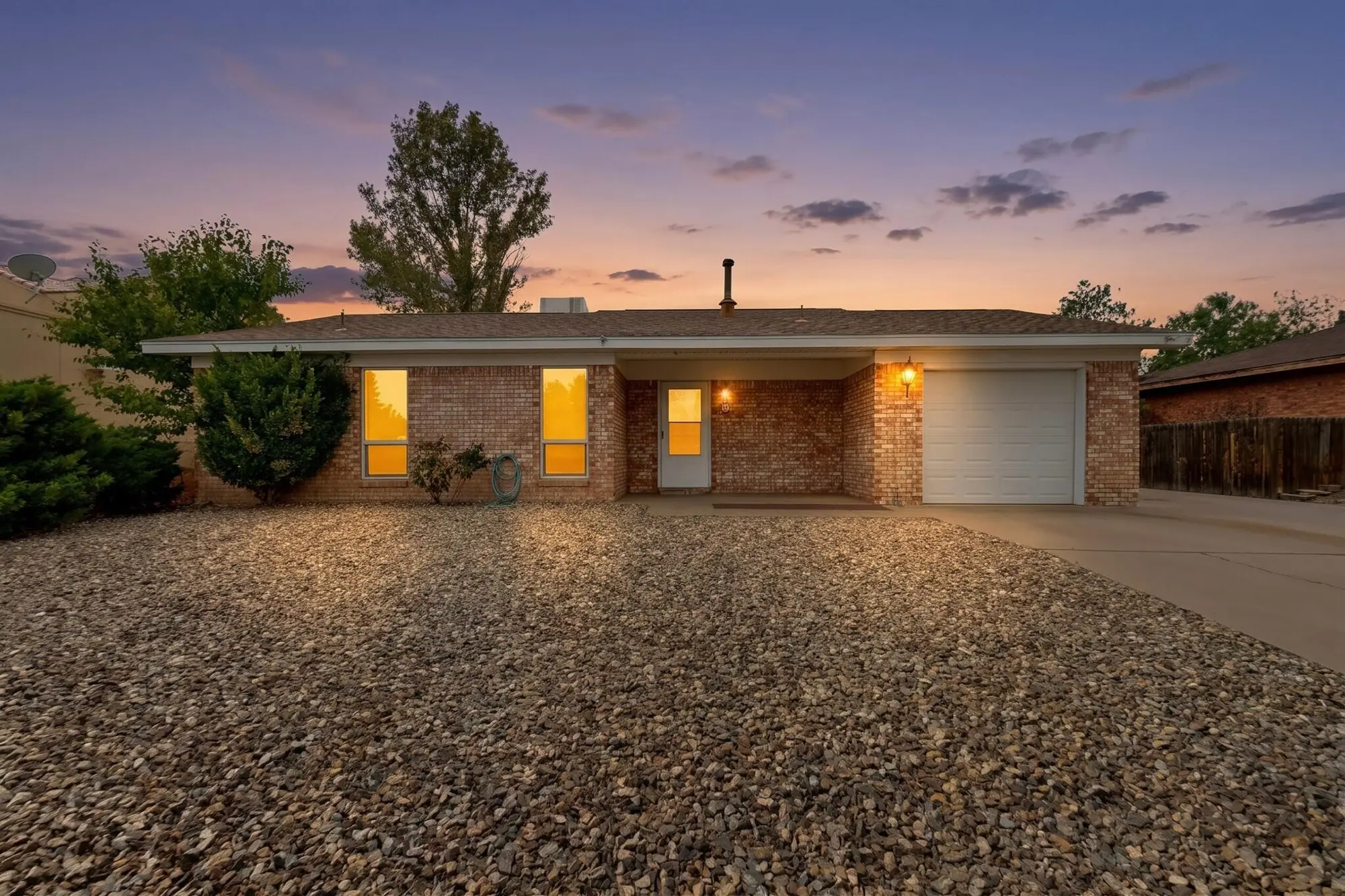 9933 Clearwater Street NW, Albuquerque, NM 87114