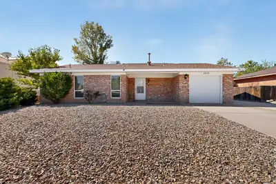 9933 Clearwater Street NW, Albuquerque, NM 87114 