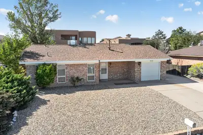 9933 Clearwater Street NW, Albuquerque, NM 87114 
