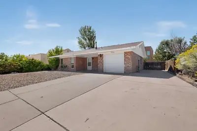 9933 Clearwater Street NW, Albuquerque, NM 87114 