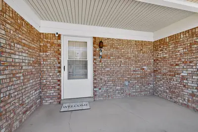 9933 Clearwater Street NW, Albuquerque, NM 87114 