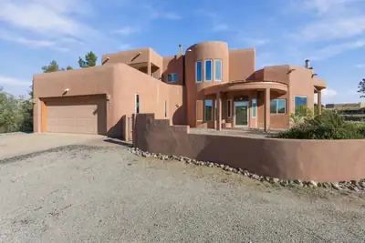 7921 San Diego Avenue NE, Albuquerque, NM 87122 