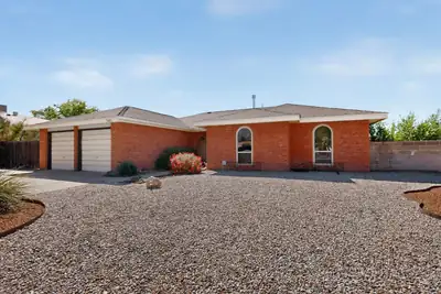 7801 Pioneer Trail NE, Albuquerque, NM 87109 