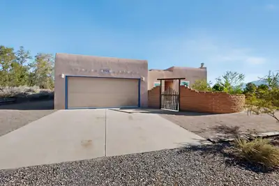 5725 Rio Pinos Road NE, Rio Rancho, NM 87144 
