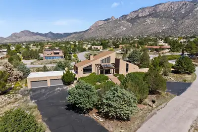 450 Live Oak Lane NE, Albuquerque, NM 87122 
